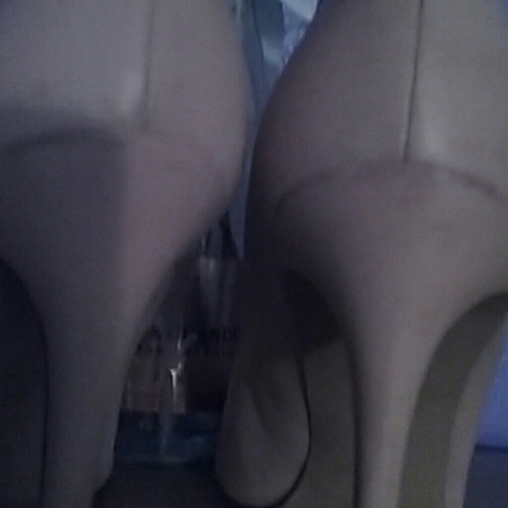 Shoes - Picture 2 of 4