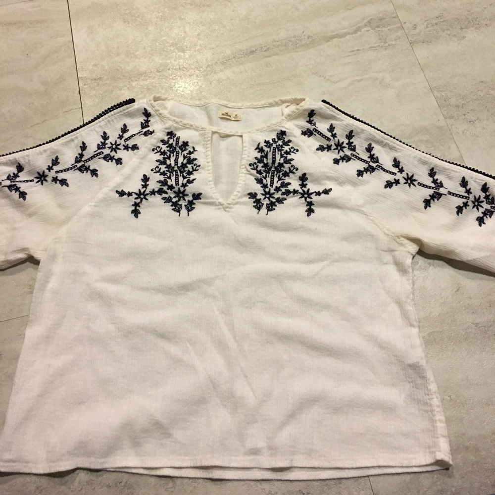 Hollister top