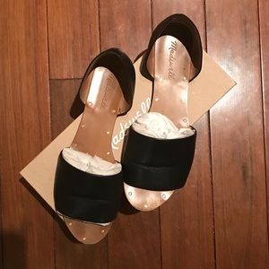 The Thea Sandalbin Leather