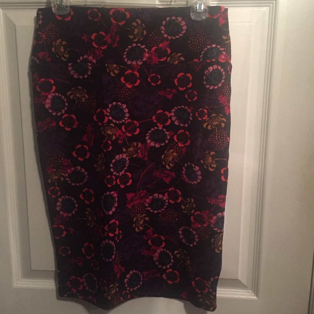 💥FLASH SALE💥BNWOT S Lularoe Cassie Skirt