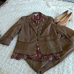 Express brown modern suit