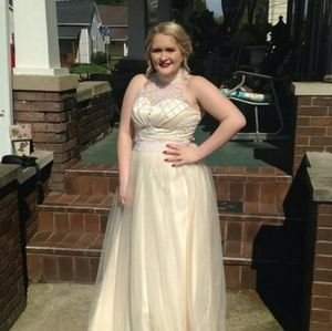 Meet your Posher, Deelaina