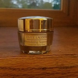 Estee Lauder Revitalizing Supreme
