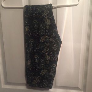 OS Lularoe leggings. Green paisley.