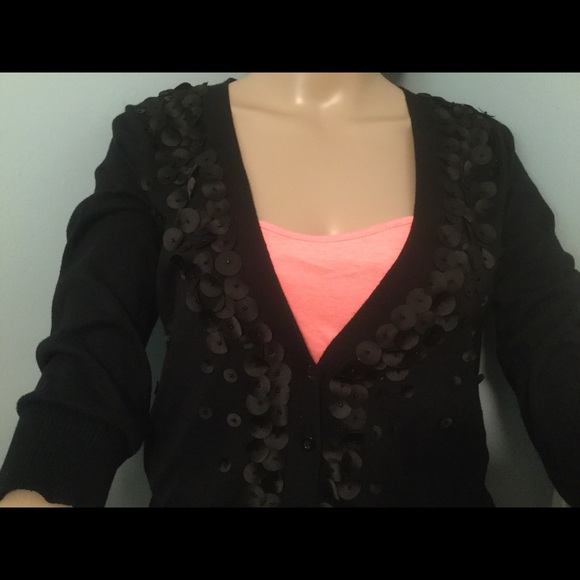 ELLE - Picture 2 of 4