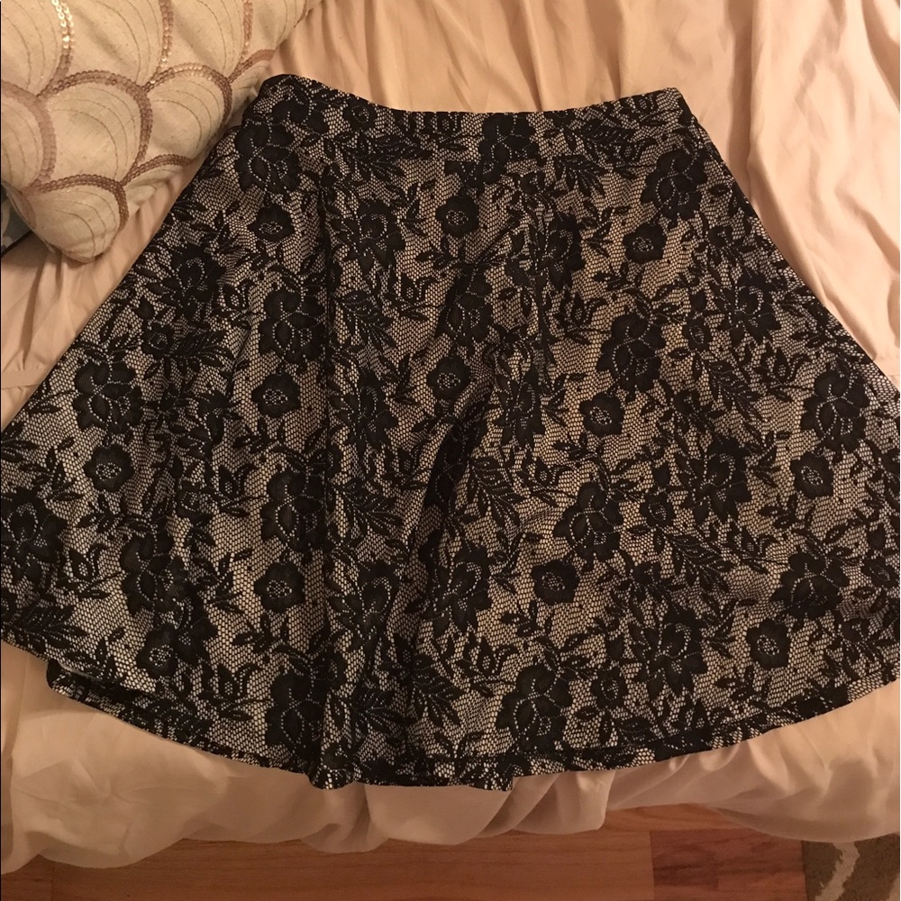 Lace skirt