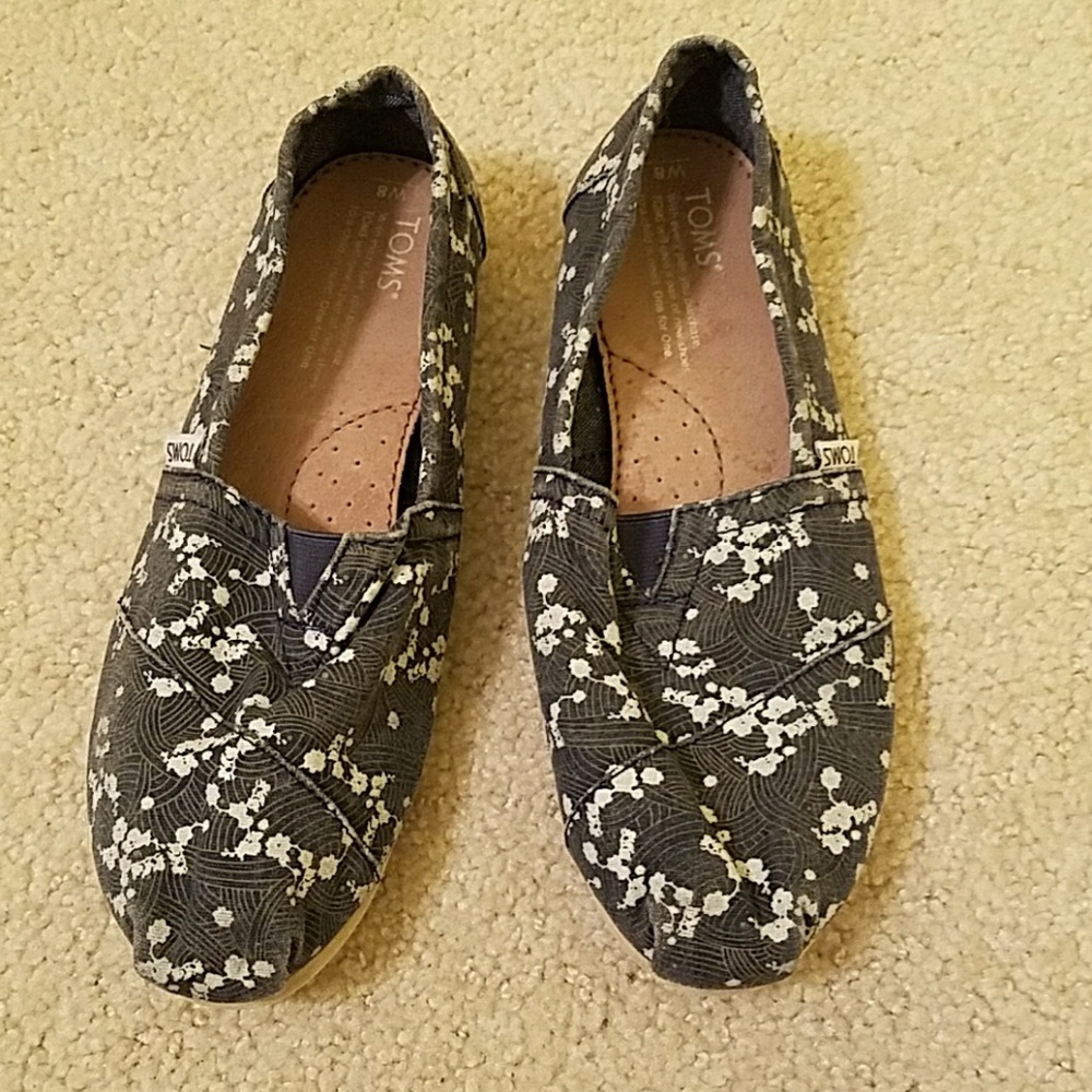 Tom's  (women's 8)