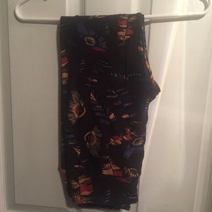 BNWOT OS Lularoe leggings tribal feathers.