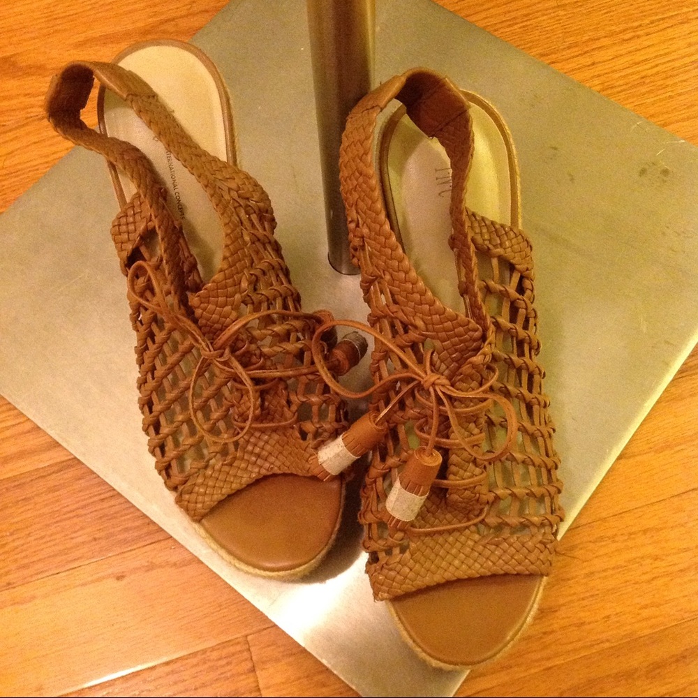 Beautiful Woven Wedge Open-toe Sandals Sz. 8