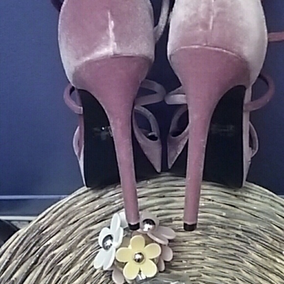 Shoes - Picture 3 of 4