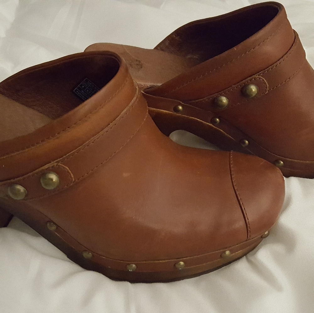 Ugg Women's Leather Clogs Size 8