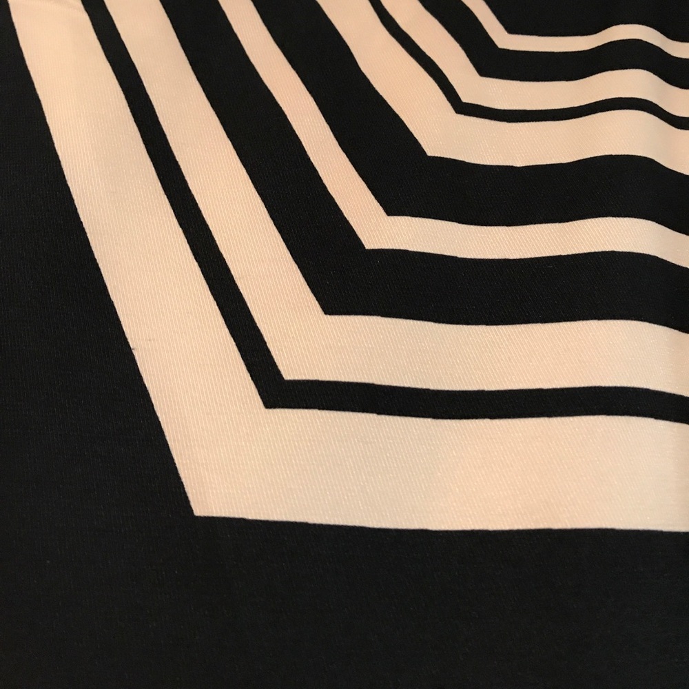 Beautiful mod navy and cream print shirt. - Picture 3 of 3