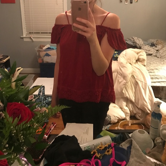 Off the shoulders cherry-colored blouse - Picture 2 of 3