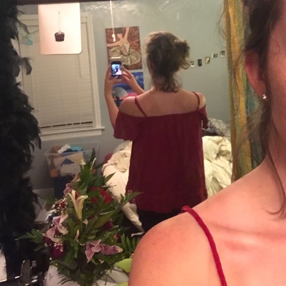 Off the shoulders cherry-colored blouse - Picture 3 of 3