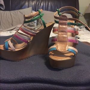 Multi color wedges