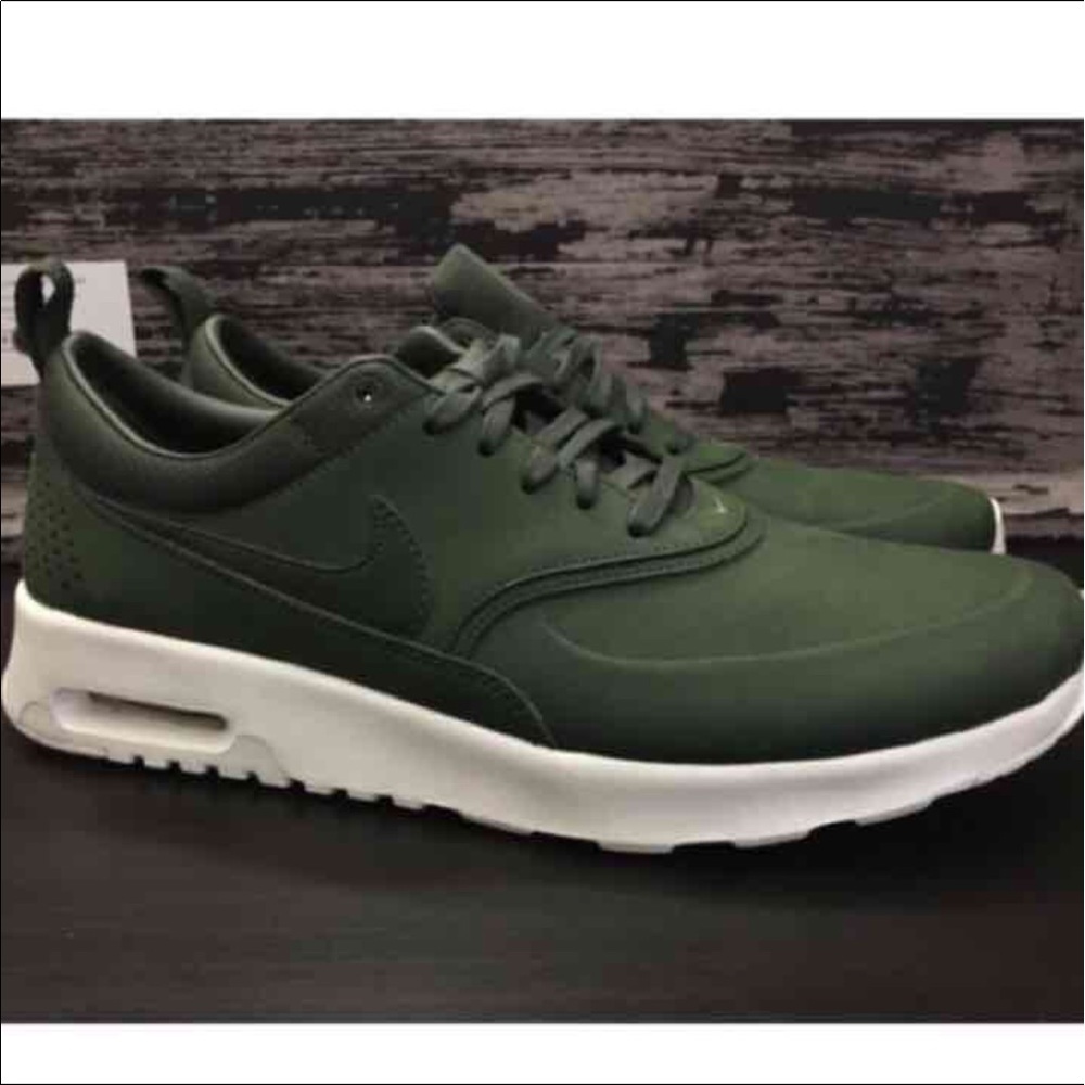 Carbon Green Nike Theas