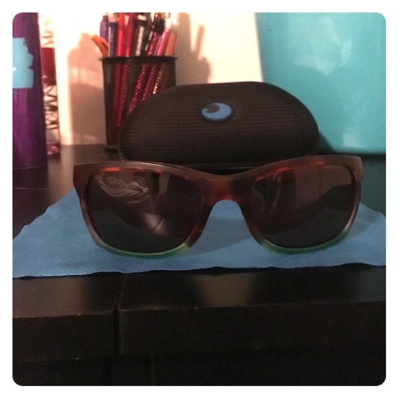 Women's Costa sunglasses with case and cloth. - Picture 1 of 2