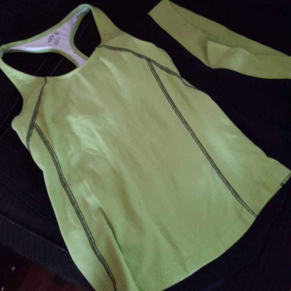 Green and black workout outfit
