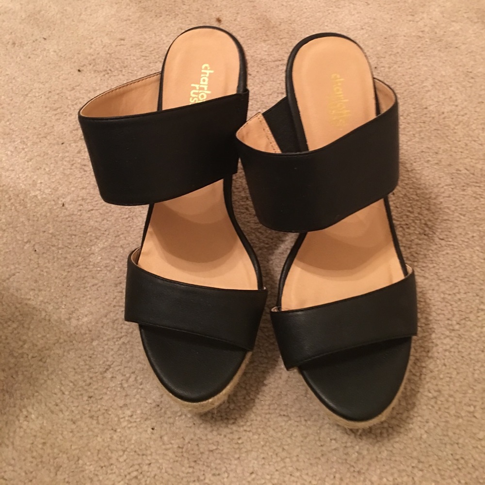 black wedges