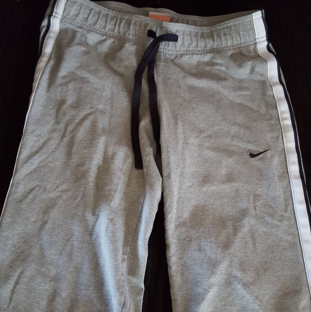 Gray Nike capris