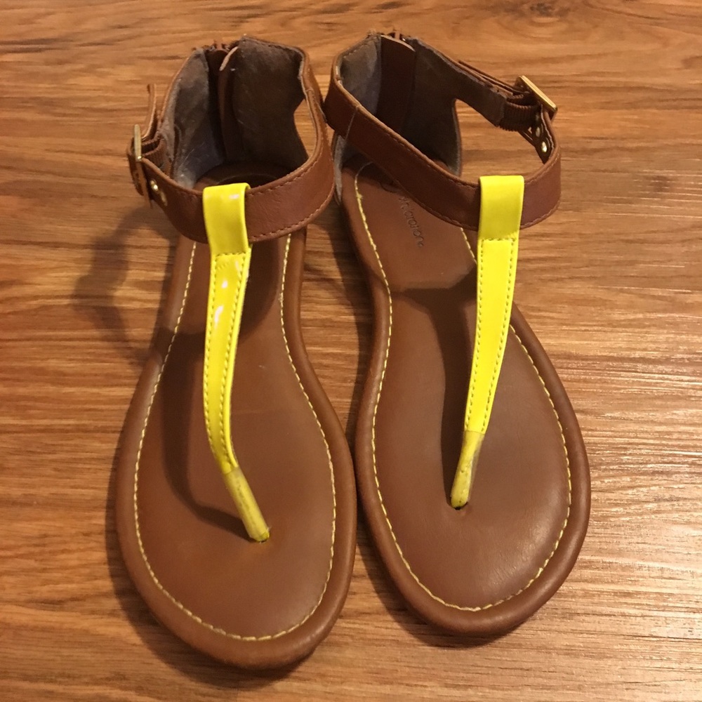 T-strap sandals
