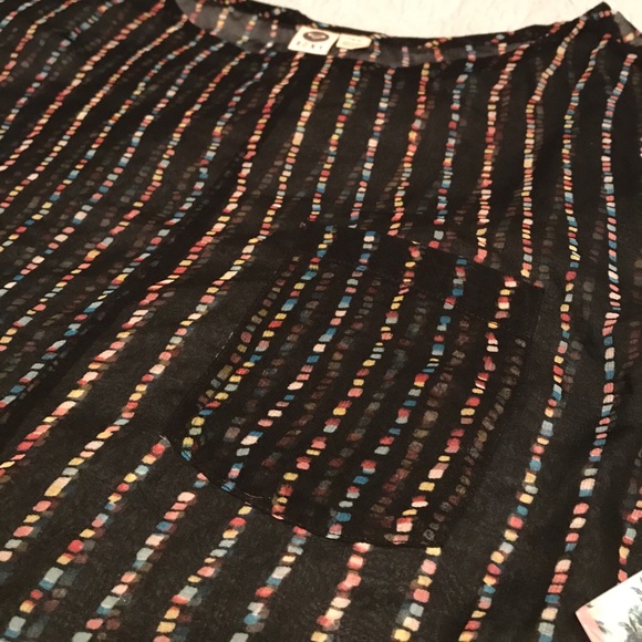 Roxy top (Large) NEW WITH TAGS - Picture 5 of 7
