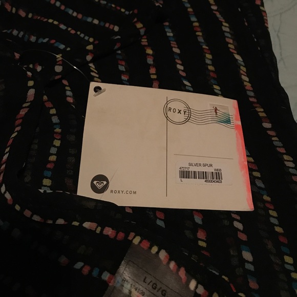 Roxy top (Large) NEW WITH TAGS - Picture 7 of 7