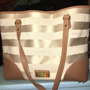 Selling a cute tommy purse!