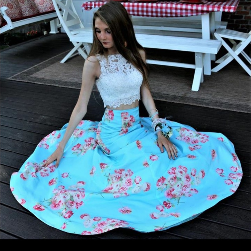 Beautiful floral Sherri hill prom dress