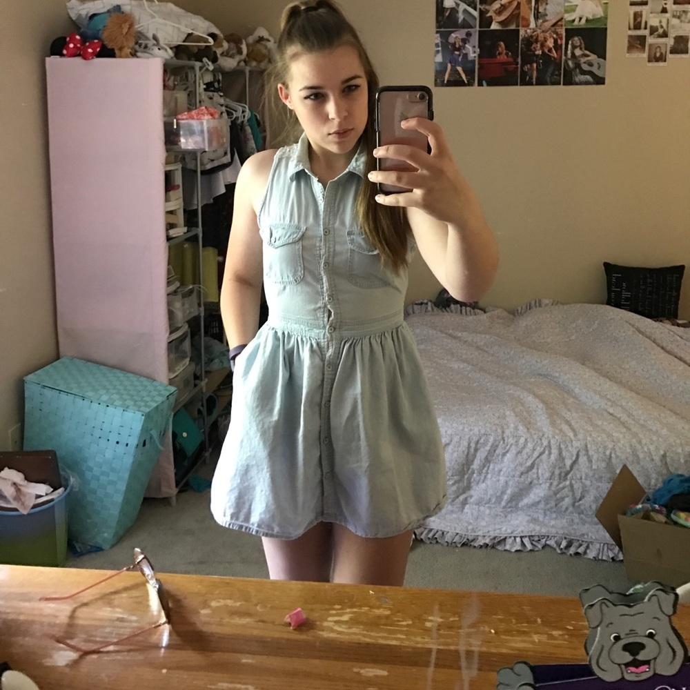 FOREVER 21 DENIM DRESS WITH POCKETS!!