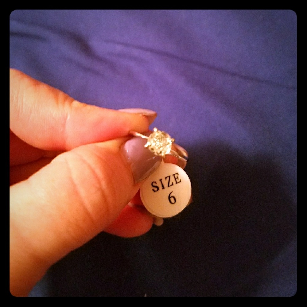 Brand New Sterling silver Peridot Ring size 6