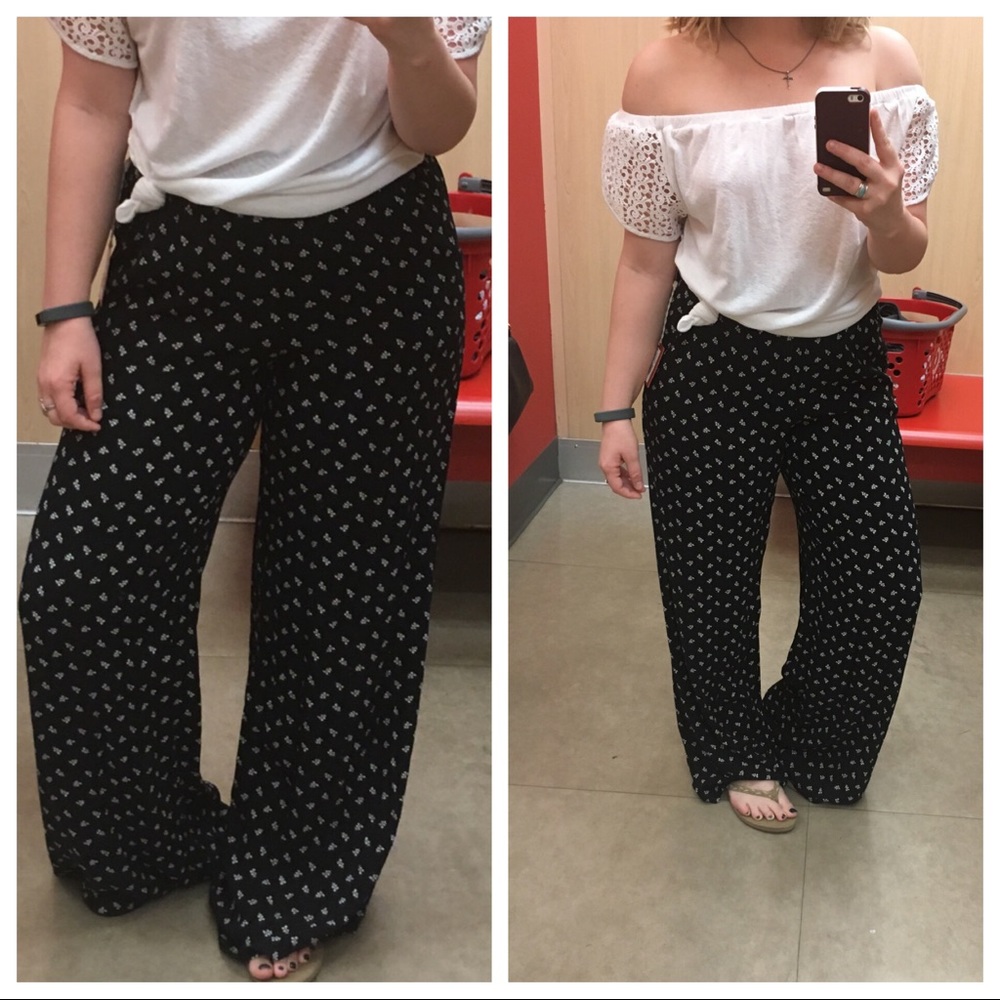 Black & white palazzo pants.