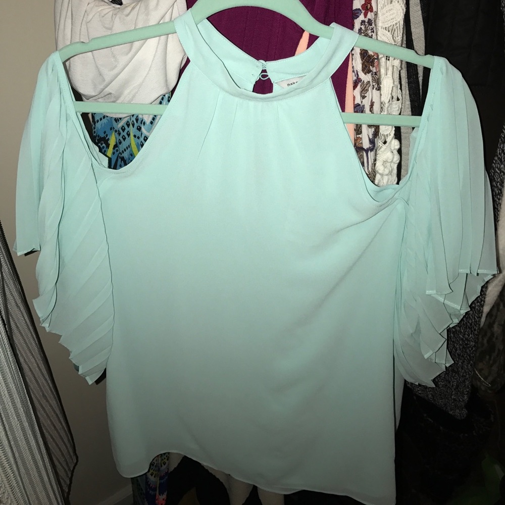 Open shoulder top