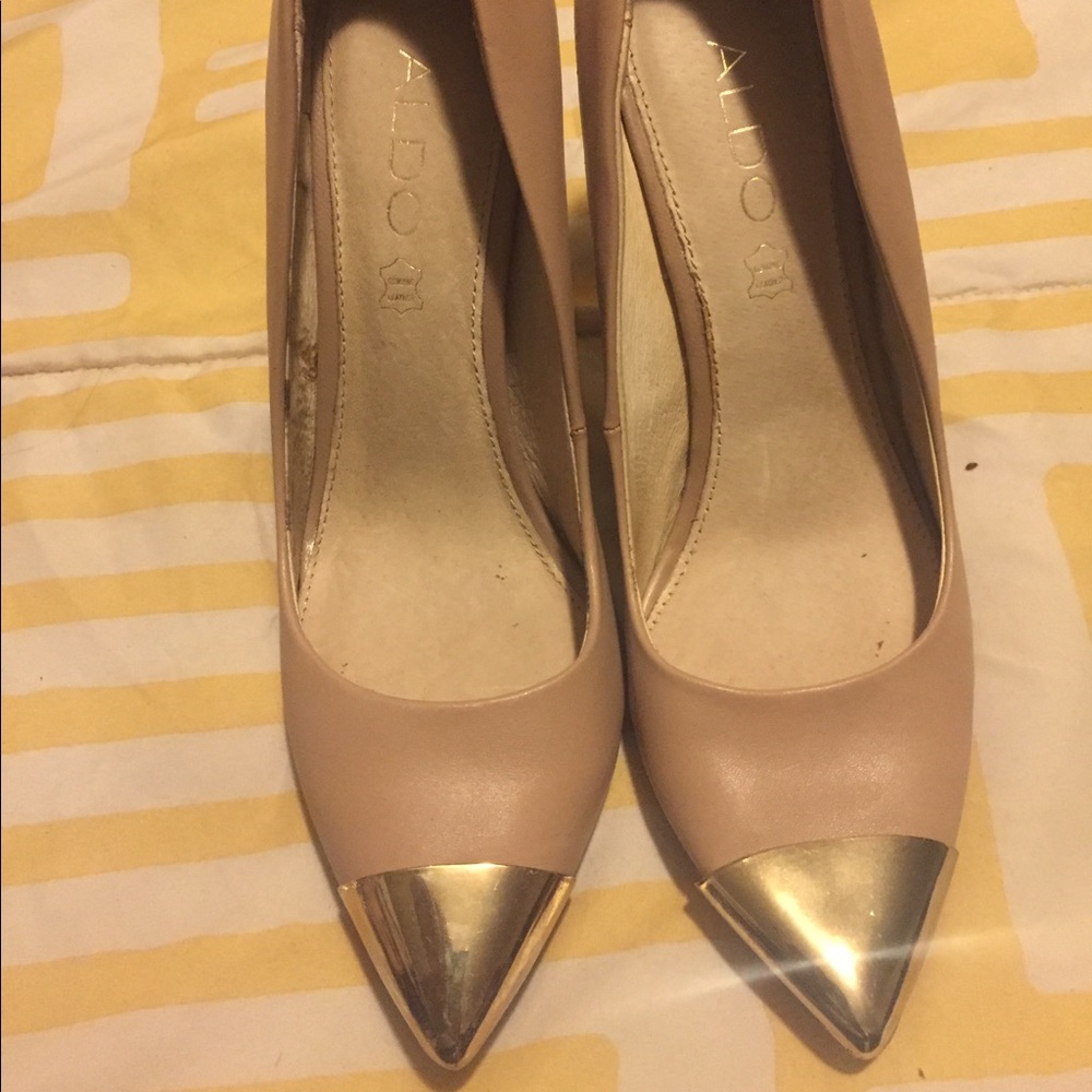 Also salmon and gold pointed heels