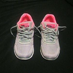 Skecher Skech-Knit w/ Memory Foam Sneaker (Size 7)