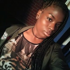 Meet your Posher, Alexis