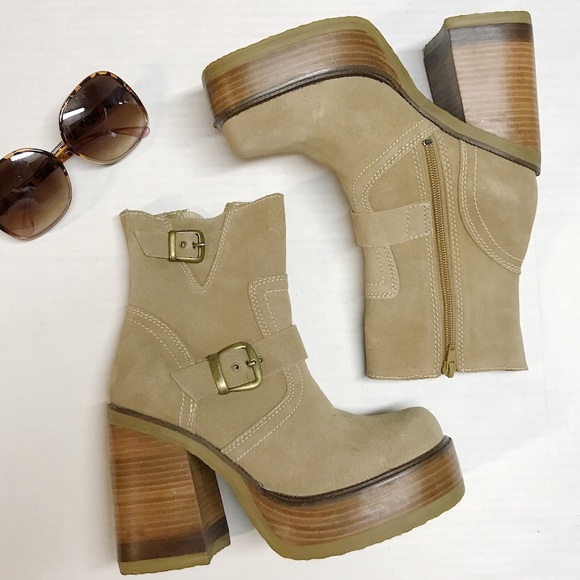 Soda Shoes - New Suede tan chunky platform boots size 7.5