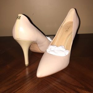 COACH "Lacey" pointy-toed pumps (nude)