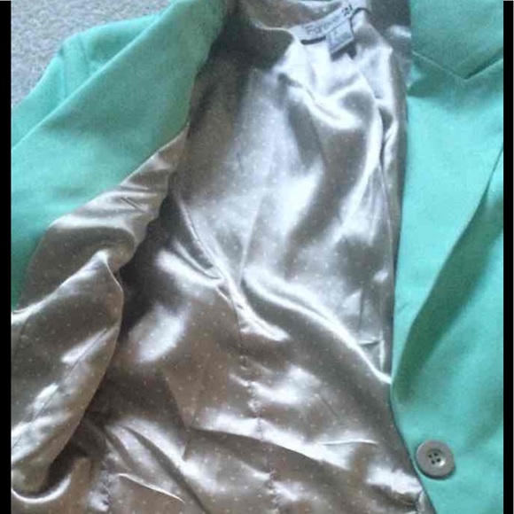 Blazer size small - Picture 2 of 2