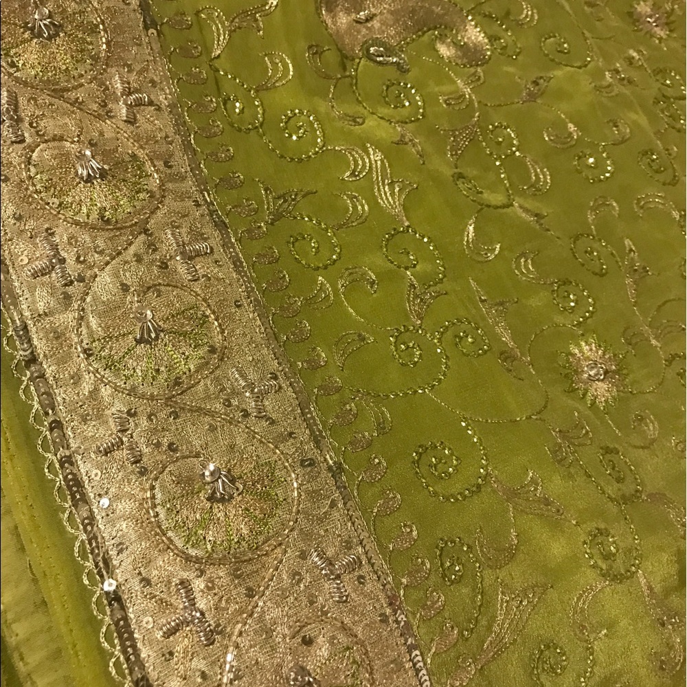 Sari - Picture 2 of 3