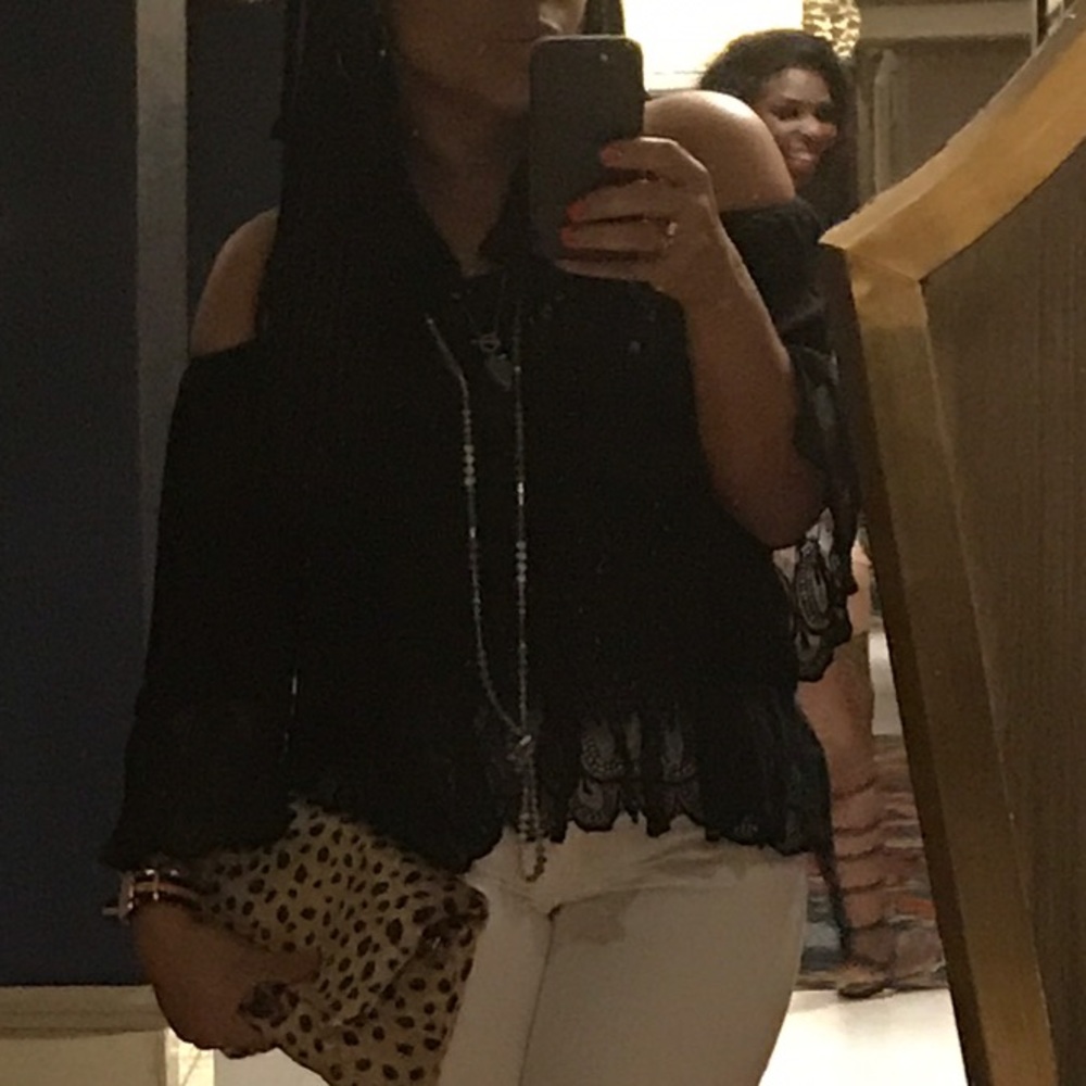 LAST ONE!📦 Black crochet hem off shoulder blouse - Picture 4 of 5