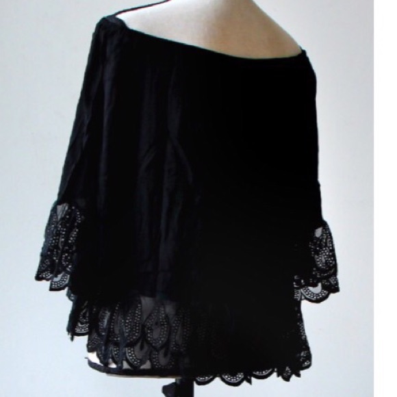 LAST ONE!📦 Black crochet hem off shoulder blouse - Picture 2 of 5