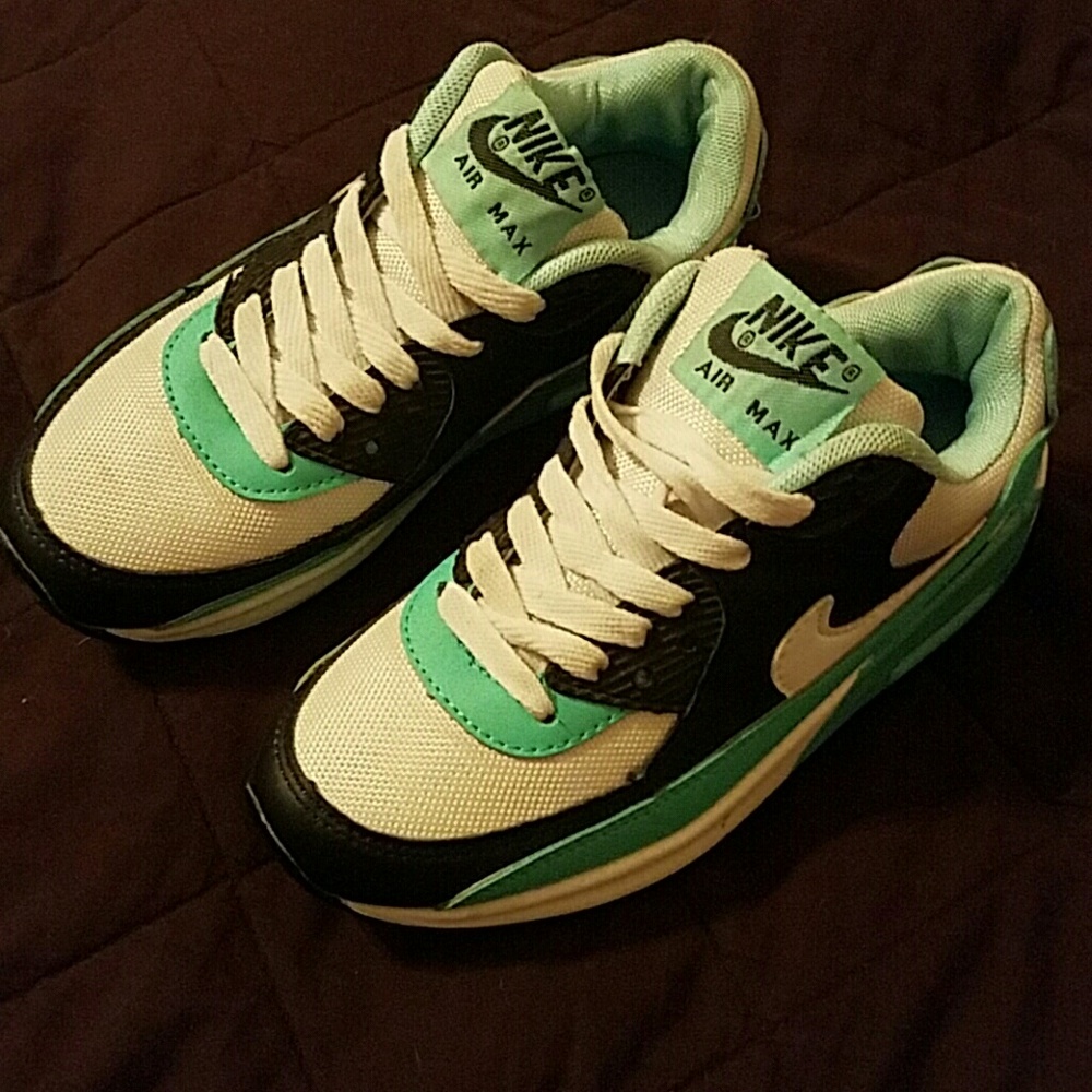 Nike Air Max shoes not for sasle