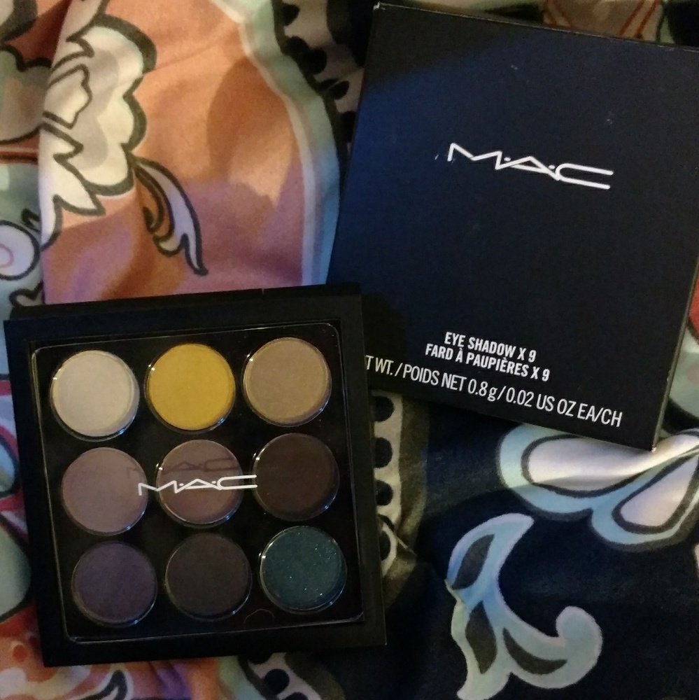 Mac She's a model eyes shadow palette x9