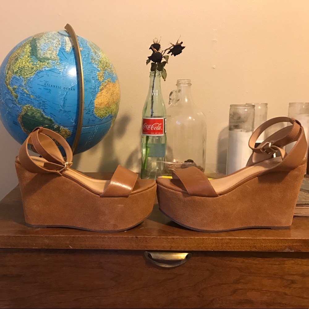 Cutest Cognac suede platforms. Versatile 70s glam