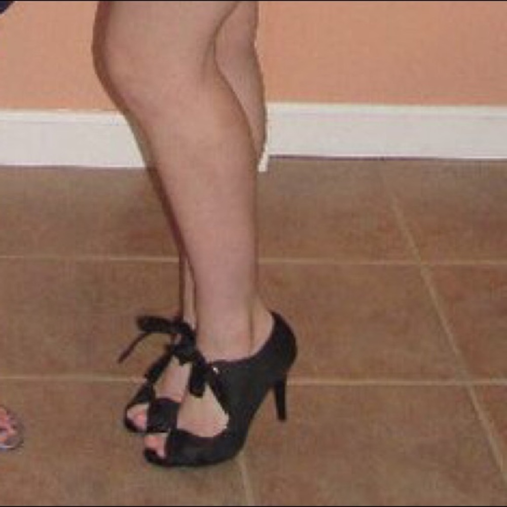 Black Bow Heels