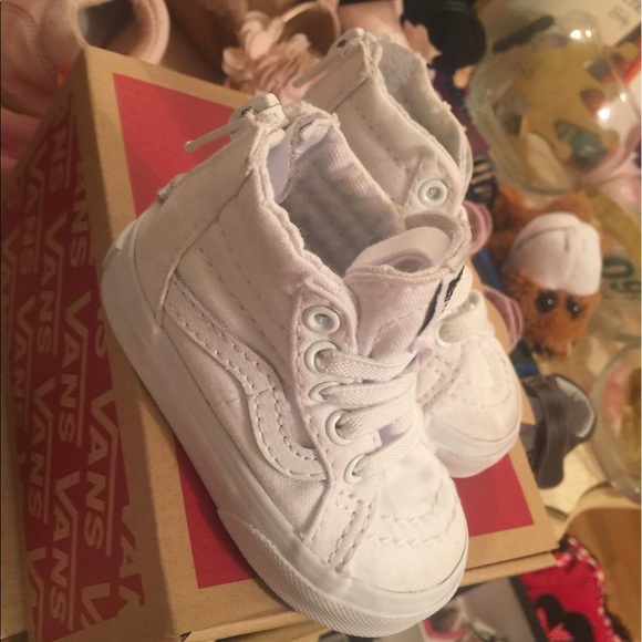 Vans - Picture 2 of 4