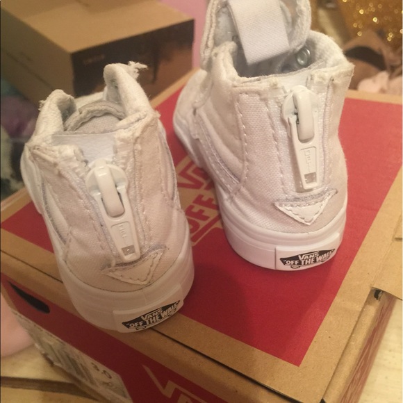 Vans - Picture 3 of 4