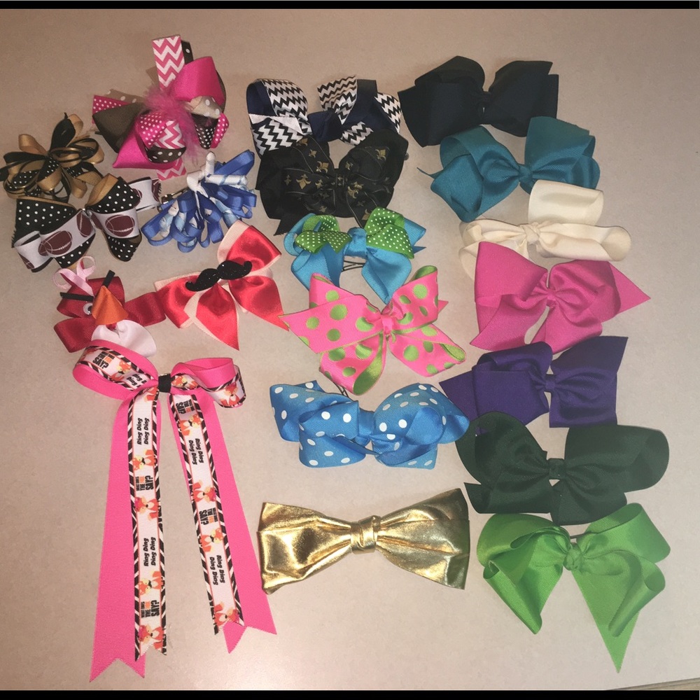 Assortment of 20 girls bows