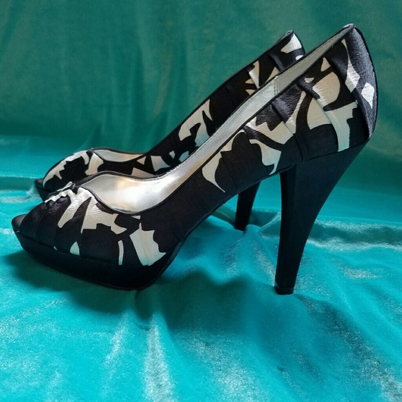 Black & White Print Peep Toe Heels - Picture 1 of 3